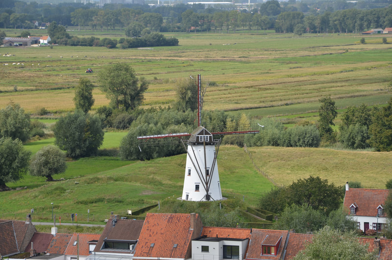 Molino de viento Schellemolen en Damme. Bélgica. 