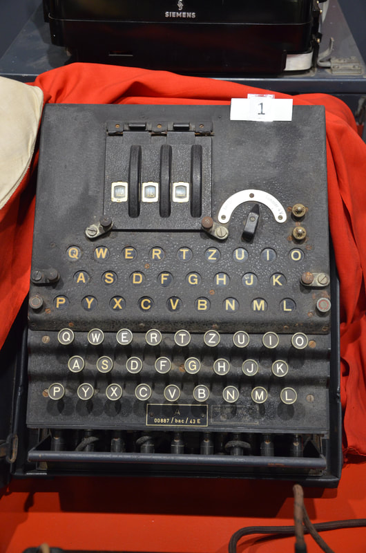 Museo de la Batalla de las Ardenas en La Roche en Ardenne. Bélgica. Máquina de cifrado Enigma. 