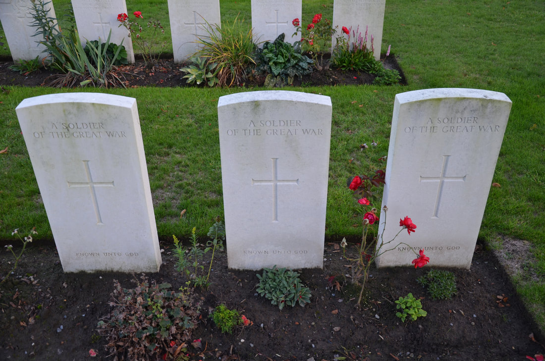Groby na cmentarzu wojennym w Ieper, Belgia.